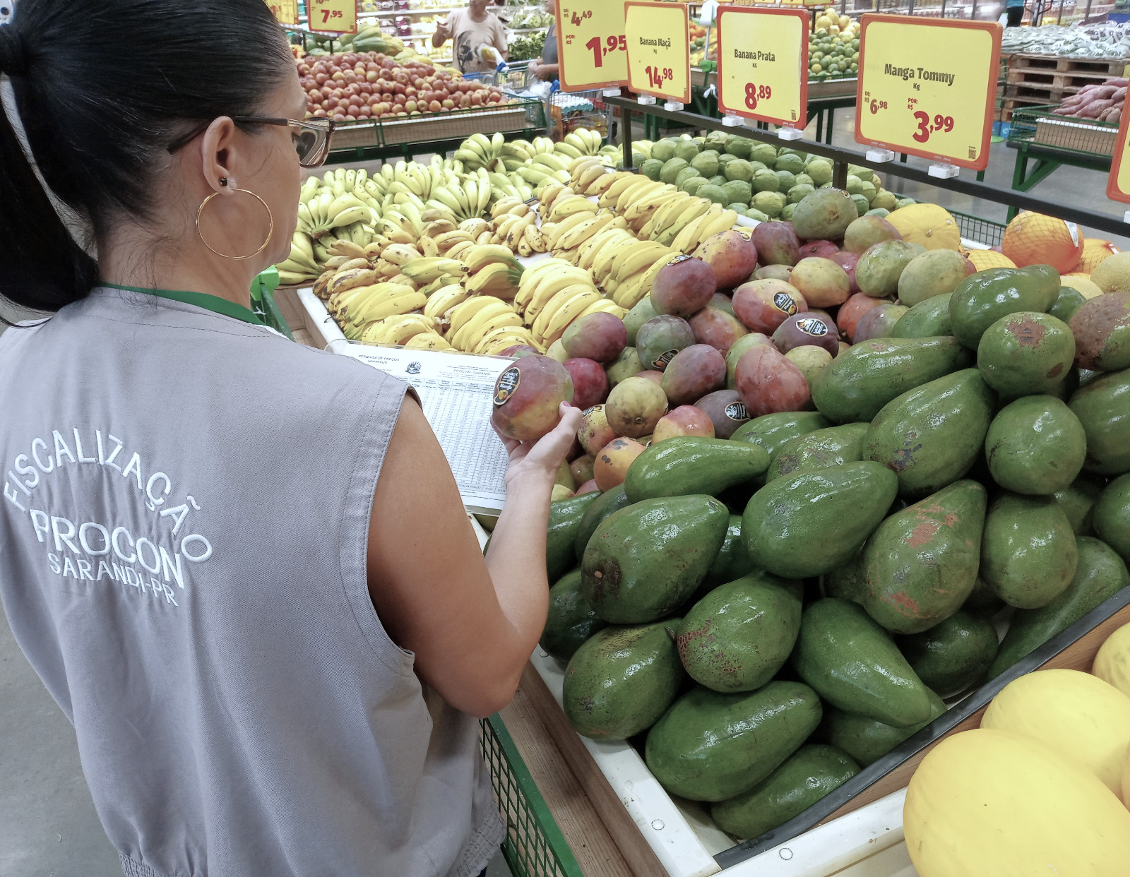 Pesquisa comparativa do Procon de Sarandi constata variação de até 213% no preço dos hortifrútis